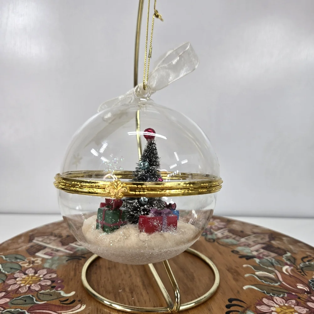 VTG Christmas Clear Glass‎ Round Trinket Box Ornament Mini Diorama Winter Wonder
